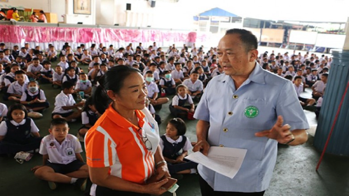 แชร์มั่วน่ากลัวกว่าไวรัส ! สสจ.พิจิตร เปิดแผนปฏิบัติการบุกโรงเรียนสั่ง อสม.เฝ้าผู้เดินทางกลับจากต่างประเทศ แชร์มั่วน่ากลัวกว่าไวรัส ! สสจ.พิจิตร เปิดแผนปฏิบัติการบุกโรงเรียนสั่ง อสม.เฝ้าผู้เดินทางกลับจากต่างประเทศ