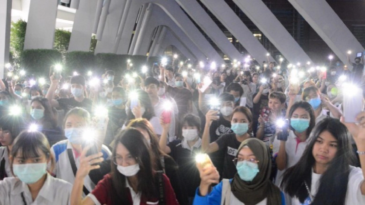 แฟลชม็อบ ม.รังสิต นศ.กว่า500ชีวิตรวมตัวแสดงจุดยืนทางการเมือง แฟลชม็อบ ม.รังสิต นศ.กว่า500ชีวิตรวมตัวแสดงจุดยืนทางการเมือง