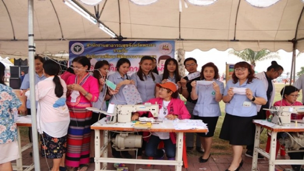 พะเยา – พัฒนาฝีมือฯจับมือสสจ.พะเยา ร่วมกันเปิดสอนผลิตหน้ากากอนามัย ให้ครอบครัว-ชุมชนใช้เองอย่างเท่าเทียมและทั่วถึง พะเยา – พัฒนาฝีมือฯจับมือสสจ.พะเยา ร่วมกันเปิดสอนผลิตหน้ากากอนามัย ให้ครอบครัว-ชุมชนใช้เองอย่างเท่าเทียมและทั่วถึง