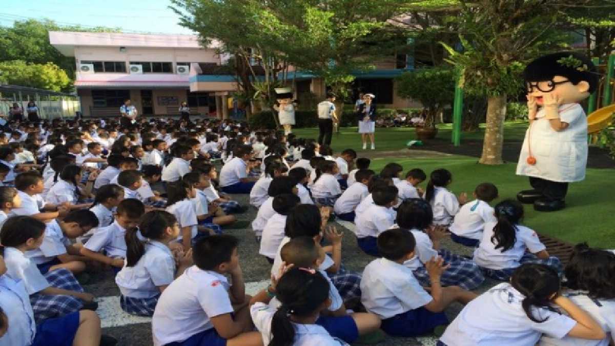 ร.พ.ตรังรวมแพทย์ ลงพื้นที่รณรงค์สอนการล้างมืออย่างถูกวิธีให้กับนักเรียนในสถานศึกษา ร.พ.ตรังรวมแพทย์ ลงพื้นที่รณรงค์สอนการล้างมืออย่างถูกวิธีให้กับนักเรียนในสถานศึกษา