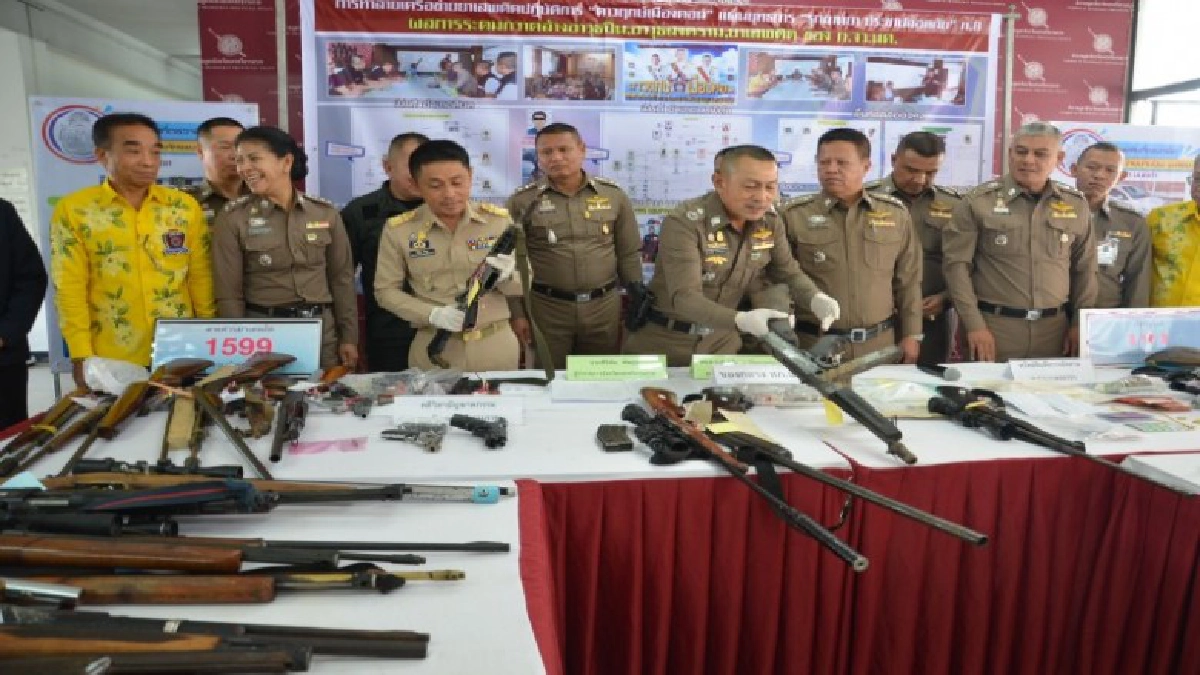 ตะลึงคลังแสง!!ผู้ว่าฯ,ผู้การ ฯเมืองคอนร่วมแถลงกวาดล้างยุทธการ"ดาวฤกษ์เมืองคอน"จับยาเสพติด,อาวุธปืนเถื่อนและยึดทรัพย์นักค้ายาอื้อ ตะลึงคลังแสง!!ผู้ว่าฯ,ผู้การ ฯเมืองคอนร่วมแถลงกวาดล้างยุทธการ"ดาวฤกษ์เมืองคอน"จับยาเสพติด,อาวุธปืนเถื่อนและยึดทรัพย์นักค้ายาอื้อ
