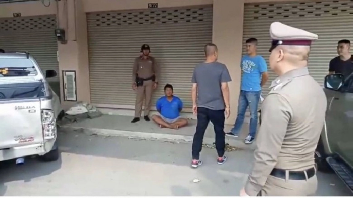 ตร.แสนสุข ขับกระบะชนท้ายรถจับพ่อค้ายาไอซ์ ตร.แสนสุข ขับกระบะชนท้ายรถจับพ่อค้ายาไอซ์
