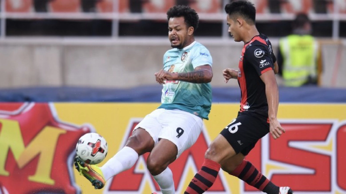 แข้งเทพ ถล่ม กว่างโซ้ง 4-1 แข้งเทพ ถล่ม กว่างโซ้ง 4-1