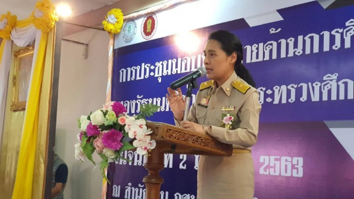 "รมช.ศึกษาธิการ" เข้มปูพรมลงพื้นที่เมืองกล้วยไข่ ห่วงใยประชาชนสู้ภัย โควิด-19 "รมช.ศึกษาธิการ" เข้มปูพรมลงพื้นที่เมืองกล้วยไข่ ห่วงใยประชาชนสู้ภัย โควิด-19