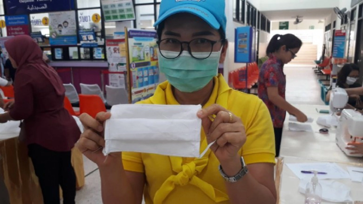 รพ.สตูลเร่งรณรงค์วิธีป้องกันcovid19 พร้อมสาธิตการทำหน้ากากอนามัยใช้เองหลังท้องตลาดเริ่มขาดแคลน