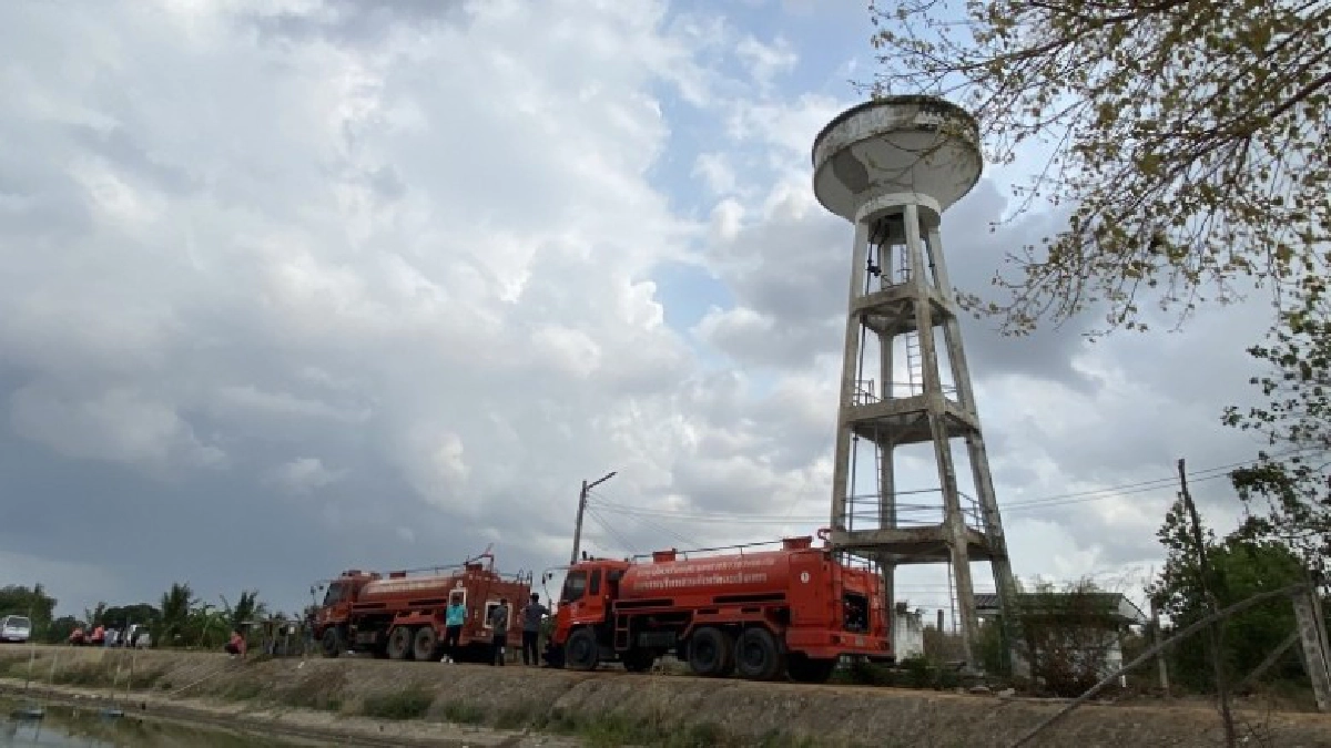 อบจ.นำรถบรรทุกน้ำออกแจกจ่ายแก้ปัญหาภัยแล้ง