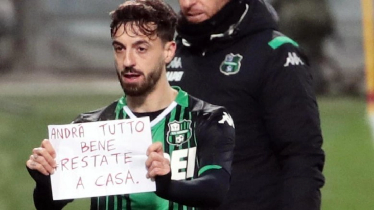 แข้งซาสซูโอโลเตือนแฟนบอลอยู่บ้านเลี่ยงโควิด-19 แข้งซาสซูโอโลเตือนแฟนบอลอยู่บ้านเลี่ยงโควิด-19