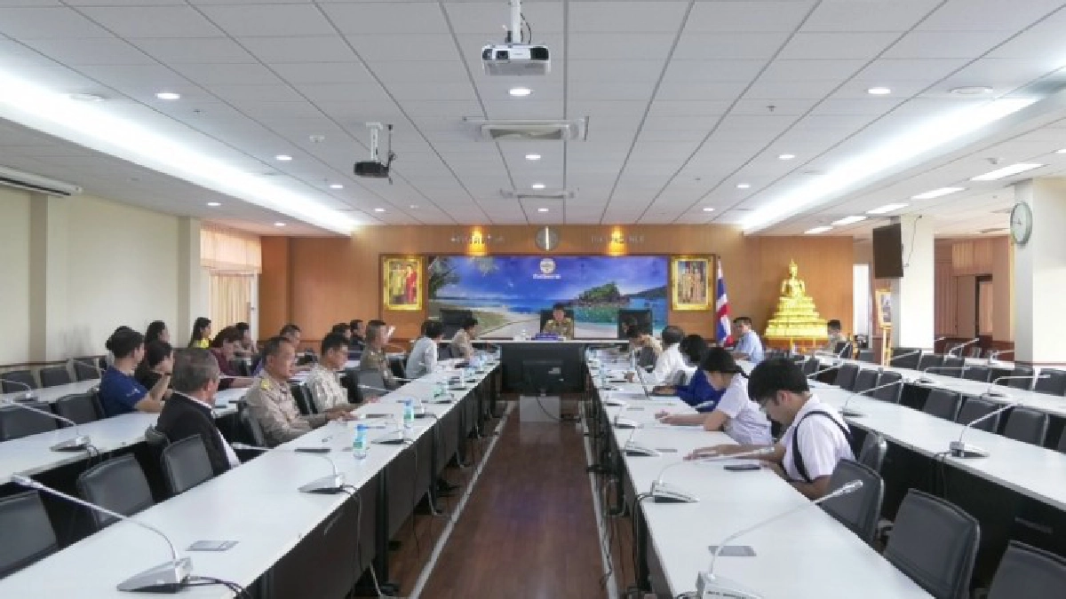 ปิดแอร์ เปิดหน้าต่าง ผู้ว่าฯตราดนั่งถกแนวทางการรับมือโควิด19