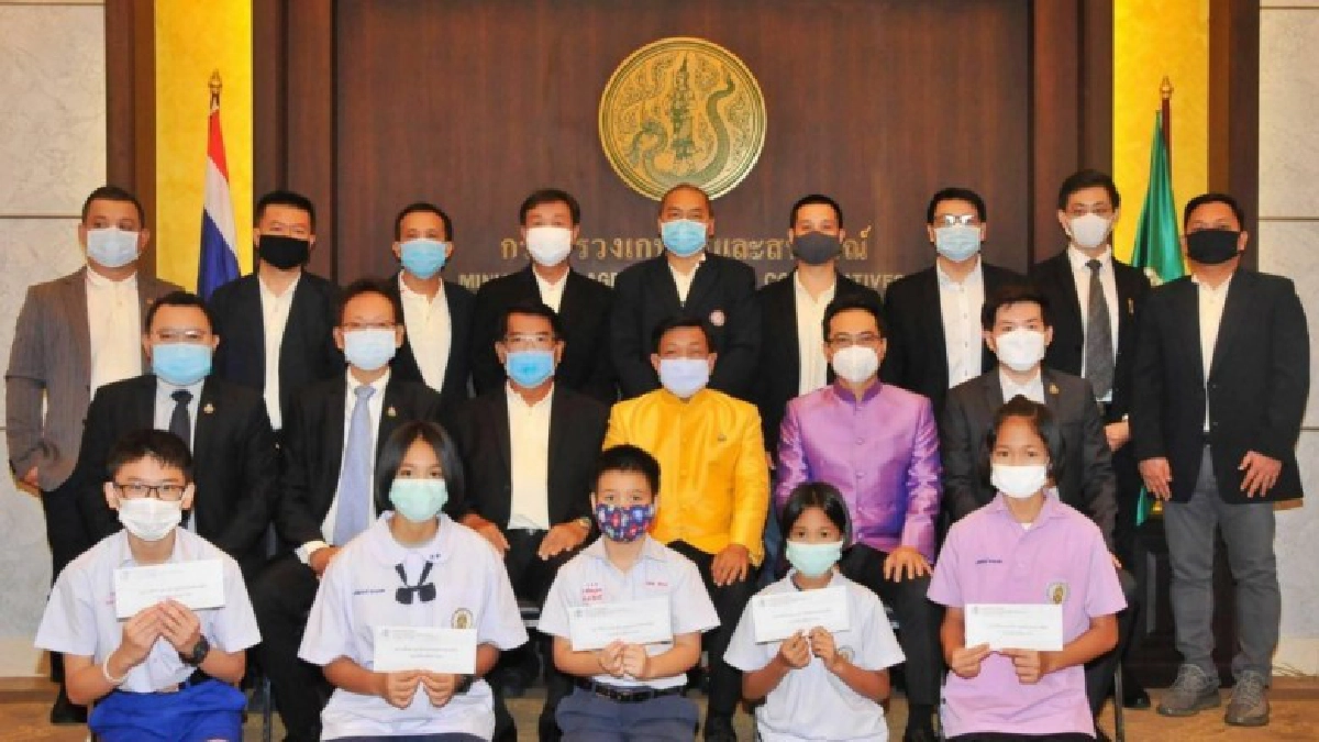 ชมรมช่างภาพการเมืองจัดพิธีมอบทุนการศึกษาบุตร–ธิดารูปแบบใหม่