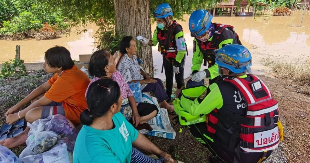 มูลนิธิป่อเต็กตึ๊งลงพื้นที่น้ำท่วม จ.สุโขทัย จัดทีมออกตรวจสุขภาพผู้ป่วย-ผู้สูงอายุ มูลนิธิป่อเต็กตึ๊งลงพื้นที่น้ำท่วม จ.สุโขทัย จัดทีมออกตรวจสุขภาพผู้ป่วย-ผู้สูงอายุ