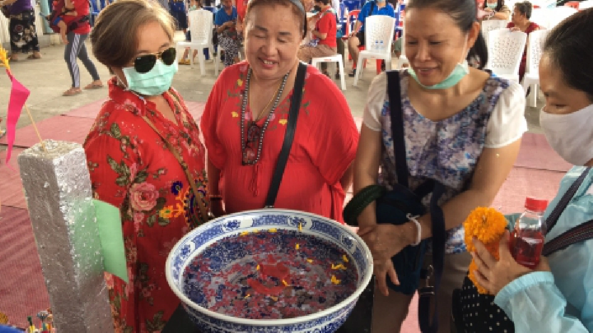 ส่องเลขอ่างน้ำมนต์ เกจิดังนั่งปรกบวงสรวงไอ้ไข่เกิดพระอาทิตย์ทรงกลดวัดสันมะเกี๋ยงเชียงใหม่ ส่องเลขอ่างน้ำมนต์ เกจิดังนั่งปรกบวงสรวงไอ้ไข่เกิดพระอาทิตย์ทรงกลดวัดสันมะเกี๋ยงเชียงใหม่