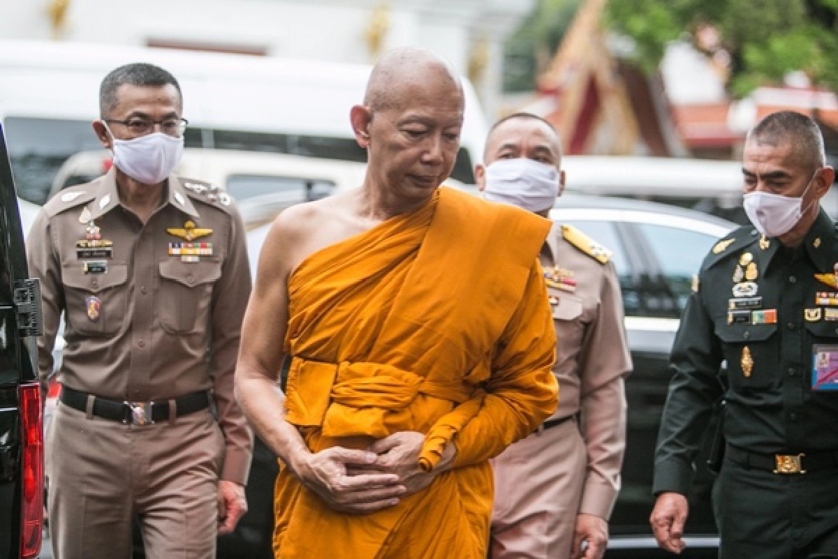 อภิรัชต์ คงสมพงษ์, อุปสมบท