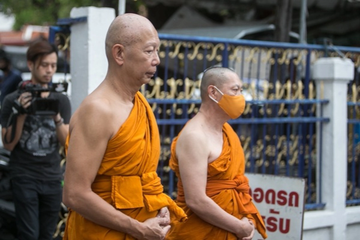 อภิรัชต์ คงสมพงษ์, อุปสมบท
