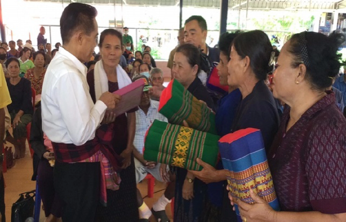 'ครูแก้ว' พบสหายเก่า ป้องสถาบัน