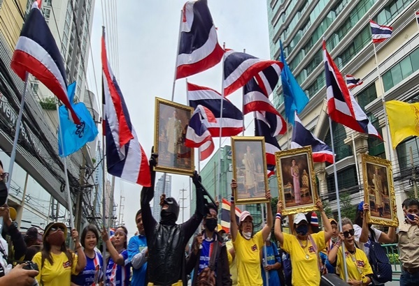 กลุ่ม ศปปส. รวมตัวหน้า "ไทยซัมมิท" ขับไล่ "ธนาธร " พ้นแผ่นดินไทย