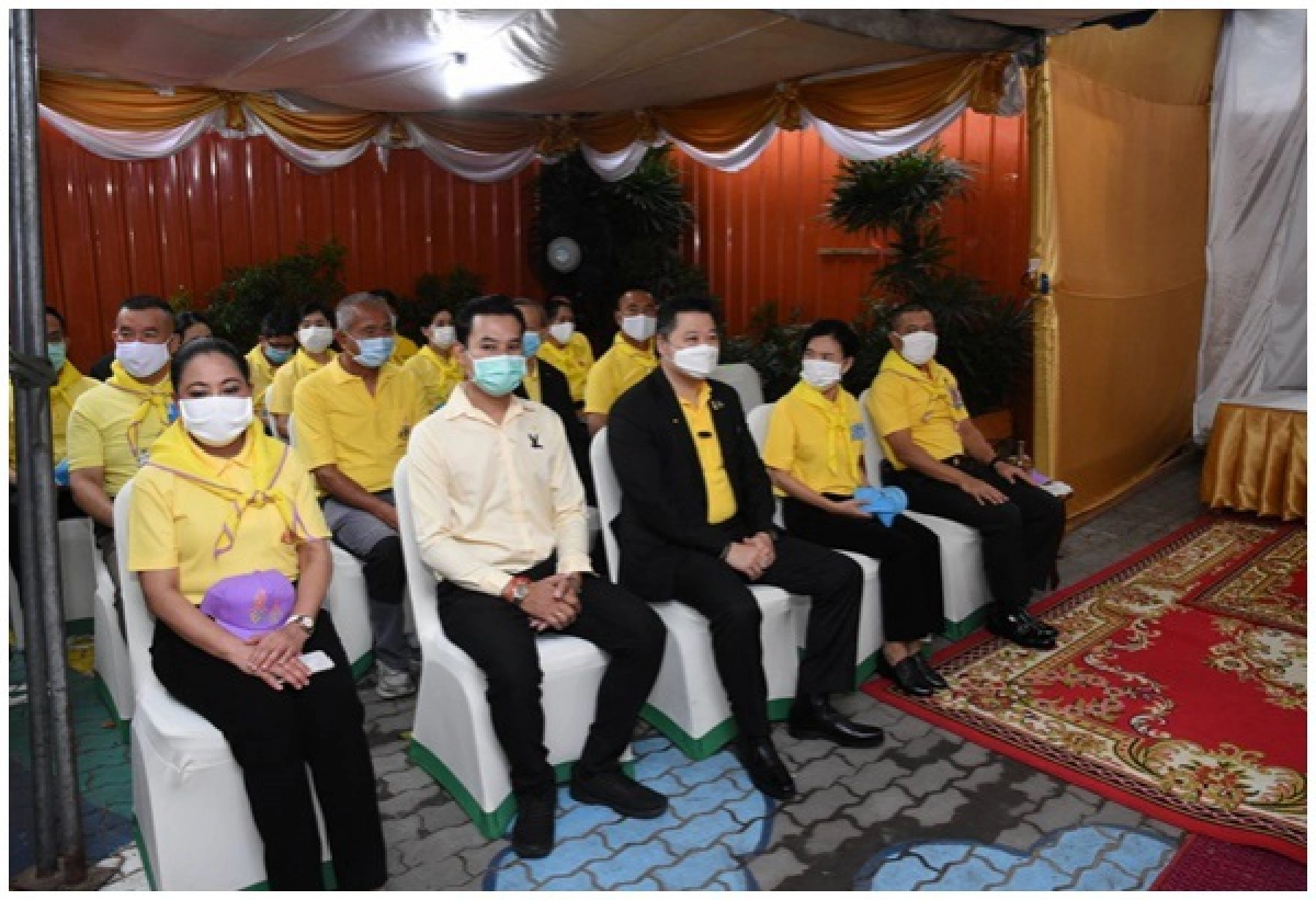 "บิ๊กบี้" นำกองทัพบก-CP-CPF-พี่น้องชาวคลองเตย ทำบุญเลี้ยงพระถวายเป็นพระราชกุศล รัชกาลที่9