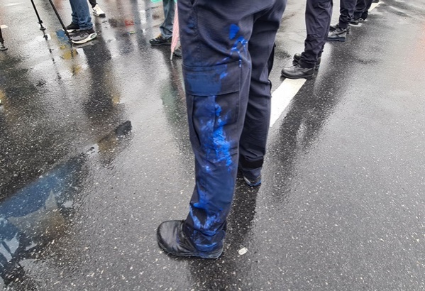 ตำรวจเข้าปะทะผู้ชุมนุม รวบตัว"ไผ่ ดาวดิน"- รื้อเต้นท์