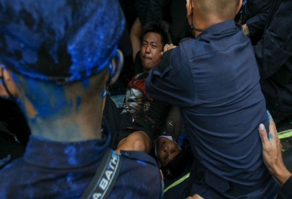 ตำรวจเข้าปะทะผู้ชุมนุม รวบตัว"ไผ่ ดาวดิน"- รื้อเต้นท์