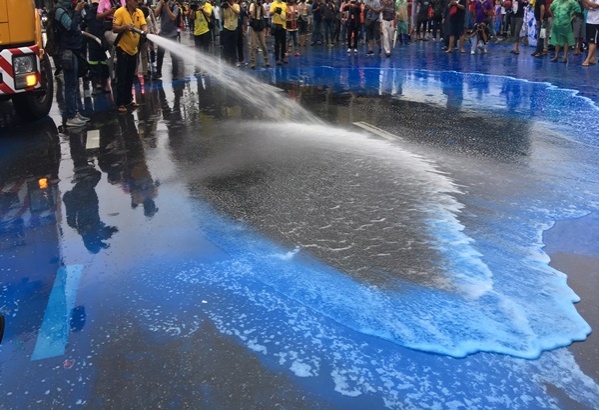 ตำรวจเข้าปะทะผู้ชุมนุม รวบตัว"ไผ่ ดาวดิน"- รื้อเต้นท์