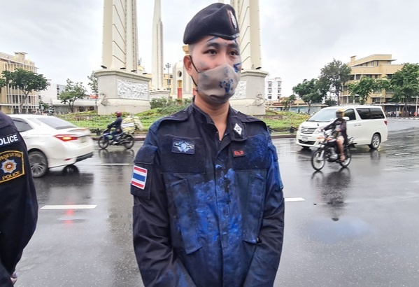 ตำรวจเข้าปะทะผู้ชุมนุม รวบตัว"ไผ่ ดาวดิน"- รื้อเต้นท์