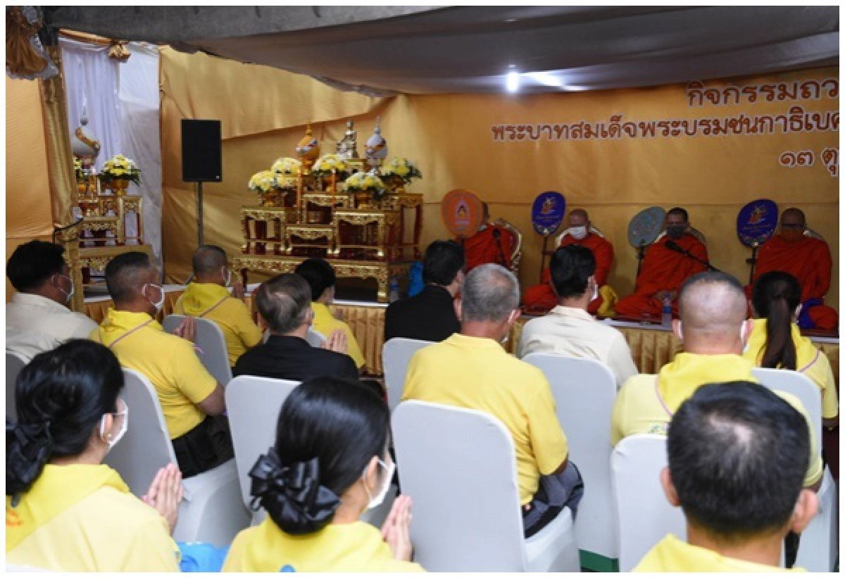 "บิ๊กบี้" นำกองทัพบก-CP-CPF-พี่น้องชาวคลองเตย ทำบุญเลี้ยงพระถวายเป็นพระราชกุศล รัชกาลที่9