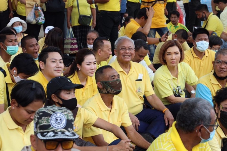 "สุเทพ" ซึ้งใจ ลั่นผมขอกราบคารวะทุกท่าน พร้อมใจร่วมรับ-ส่งเสด็จ