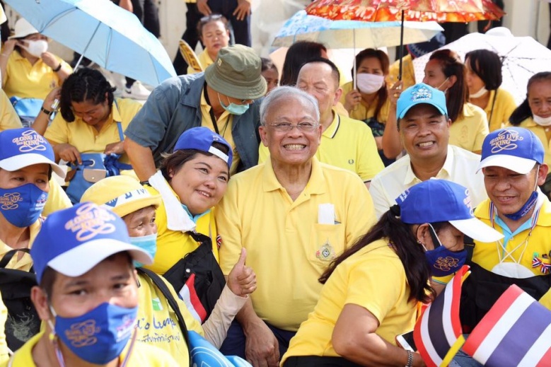 "สุเทพ" ซึ้งใจ ลั่นผมขอกราบคารวะทุกท่าน พร้อมใจร่วมรับ-ส่งเสด็จ