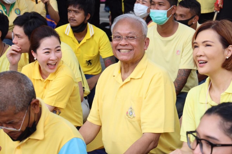 "สุเทพ" ซึ้งใจ ลั่นผมขอกราบคารวะทุกท่าน พร้อมใจร่วมรับ-ส่งเสด็จ