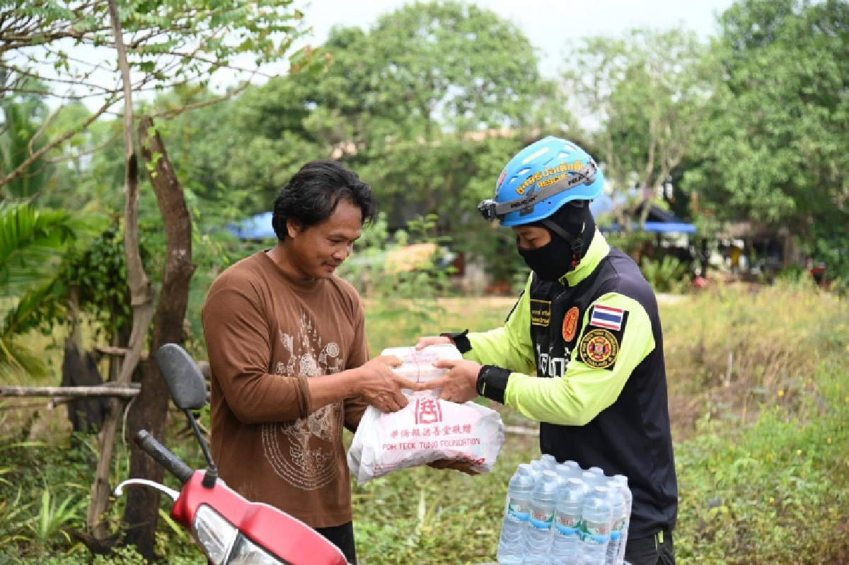 มูลนิธิป่อเต็กตึ๊ง ลงพื้นที่ช่วยเหลือผู้ประสบภัยน้ำท่วม อำเภอวังน้ำเย็น จังหวัดสระแก้ว