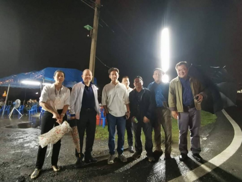 "เพื่อไทย" เข้าเยี่ยมนักศึกษาที่ถูกจับกลางดึก ชี้ เป็นการสลายม็อบที่ผิดหลักการสากล 