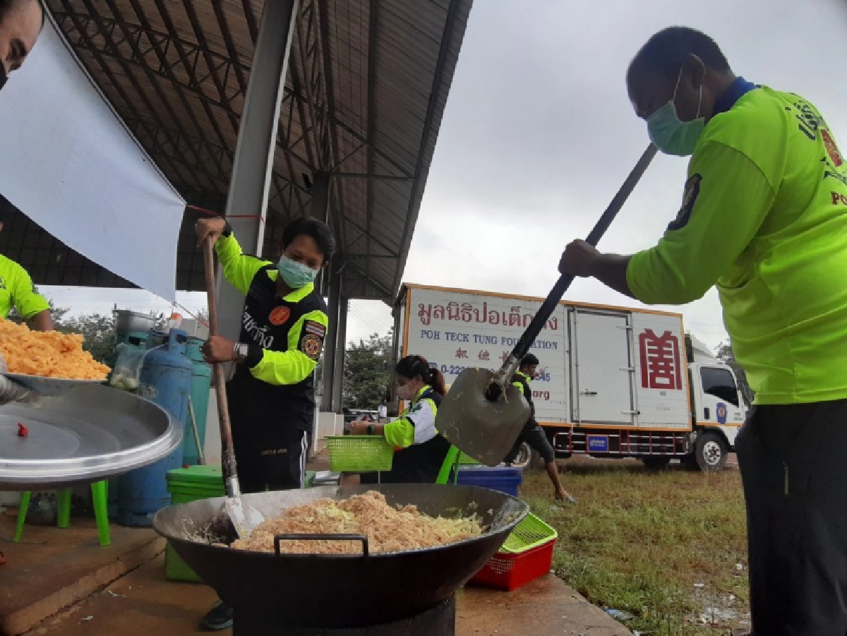 มูลนิธิป่อเต็กตึ๊ง ลงพื้นที่ช่วยเหลือผู้ประสบภัยน้ำท่วม อำเภอวังน้ำเย็น จังหวัดสระแก้ว