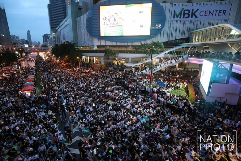 ม็อบออร์แกนิก  เอ็งมาข้ามุด เอ็งหยุดข้าแหย่