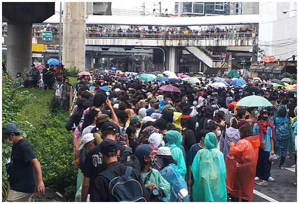 ขสมก. สั่งตัด 4 เส้นทางหลัก หลังมวลชน "ดาวกระจาย" 3จุดกทม.