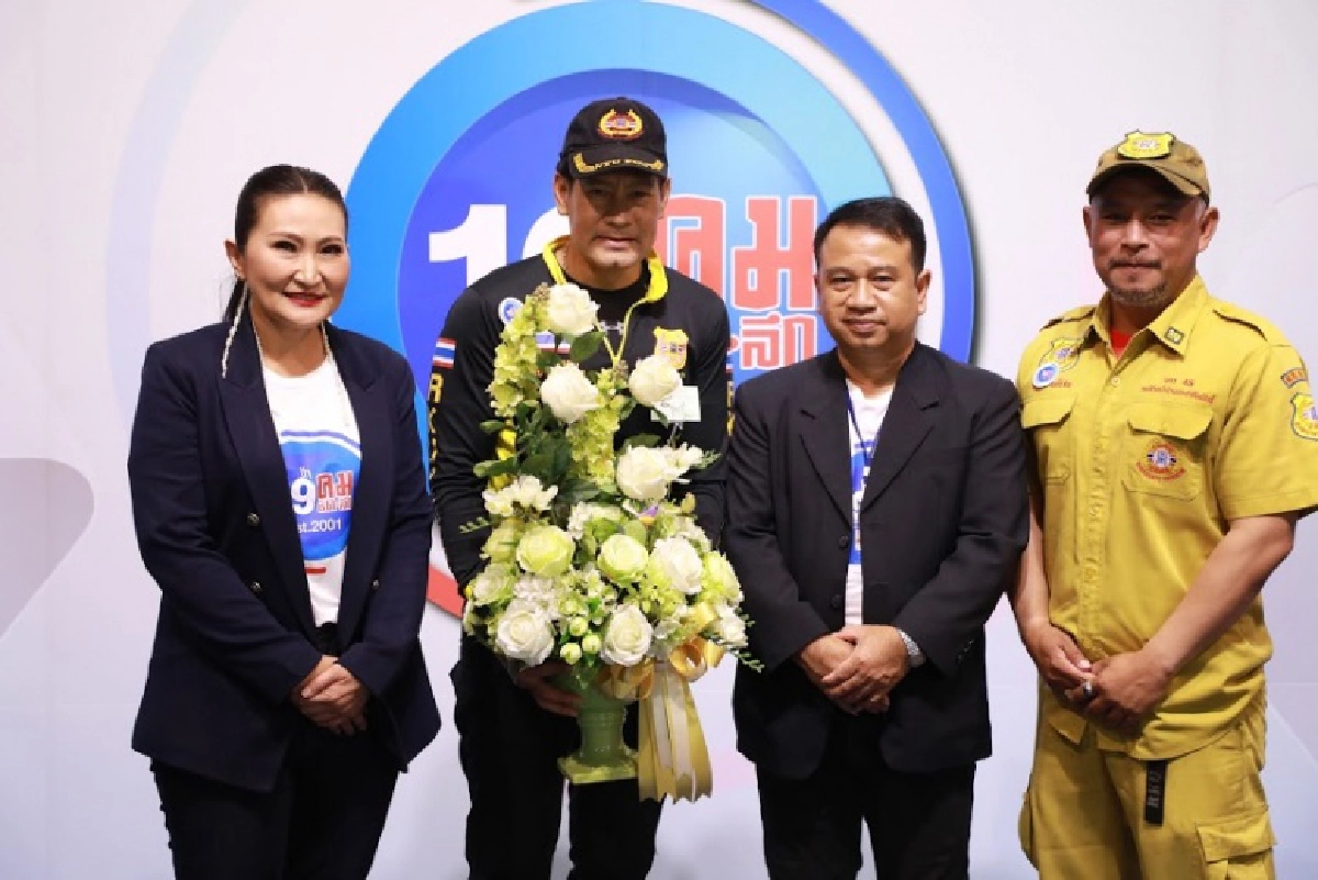 ประมวลภาพงานครบรอบ 19 ปีคมชัดลึก ศิลปินดาราตบเท้าร่วมอวยพร