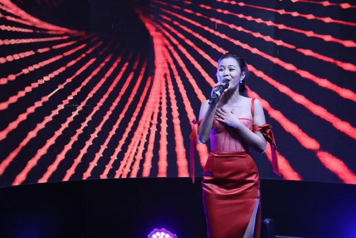 ประมวลภาพงานครบรอบ 19 ปีคมชัดลึก ศิลปินดาราตบเท้าร่วมอวยพร
