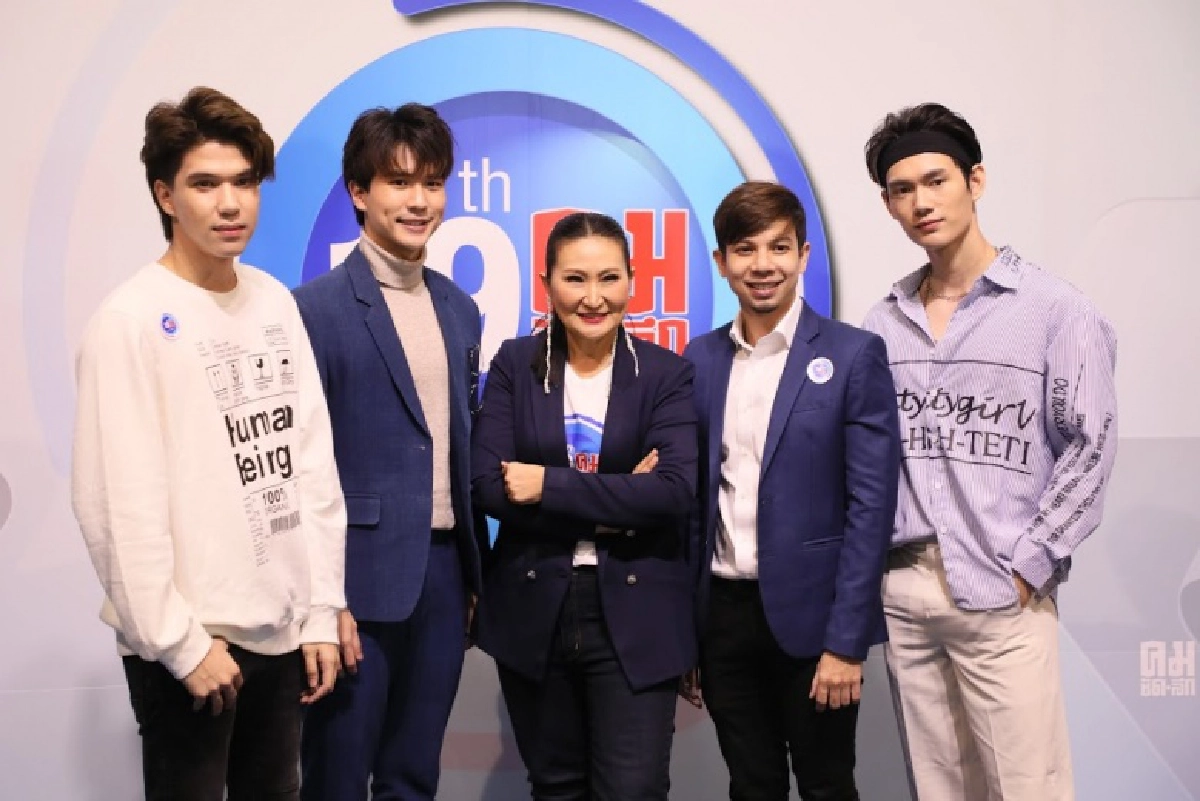 ประมวลภาพงานครบรอบ 19 ปีคมชัดลึก ศิลปินดาราตบเท้าร่วมอวยพร