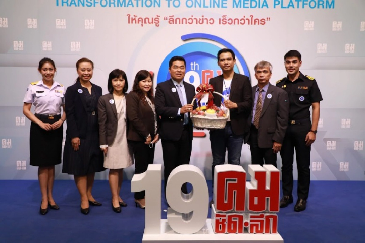 ประมวลภาพงานครบรอบ 19 ปีคมชัดลึก ศิลปินดาราตบเท้าร่วมอวยพร