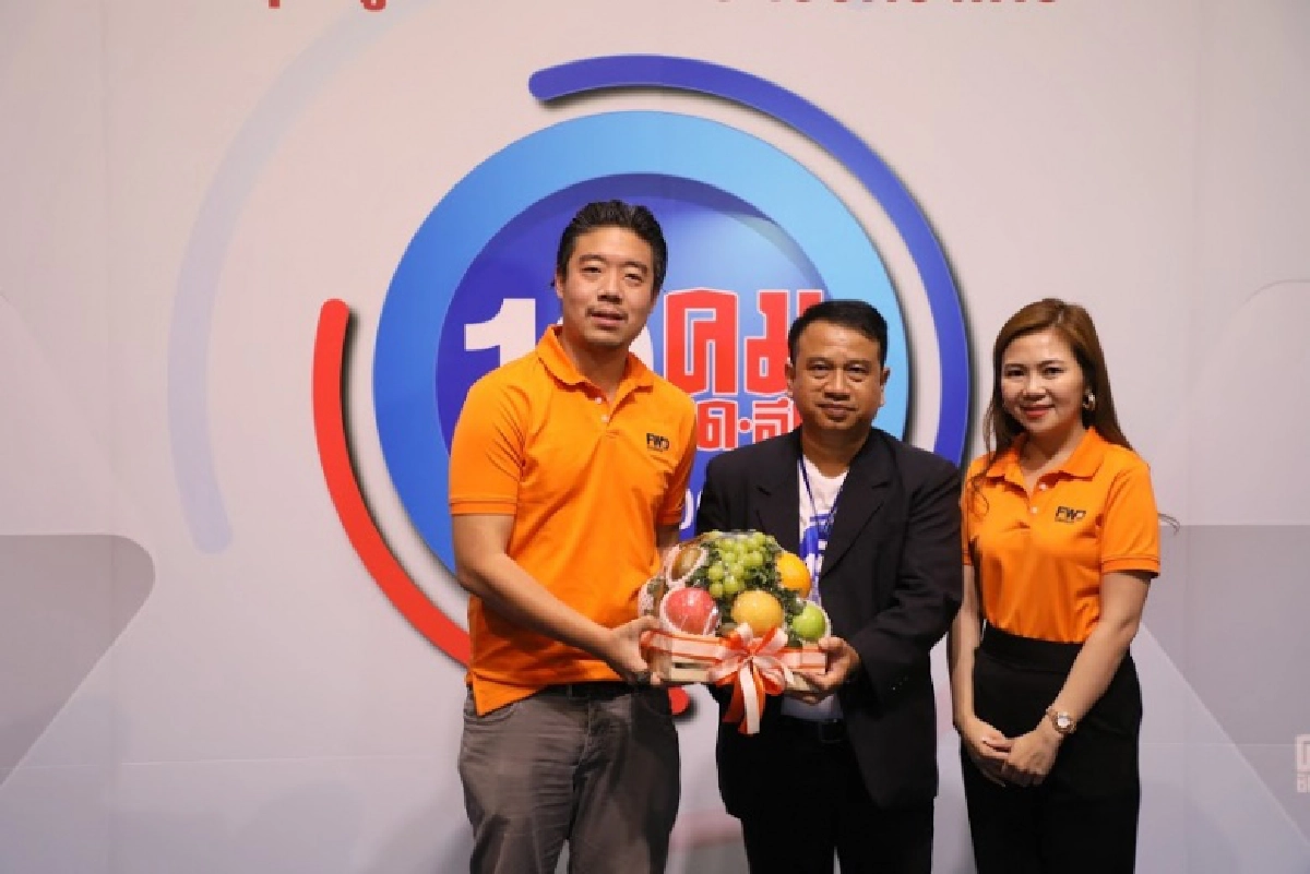 ประมวลภาพงานครบรอบ 19 ปีคมชัดลึก ศิลปินดาราตบเท้าร่วมอวยพร