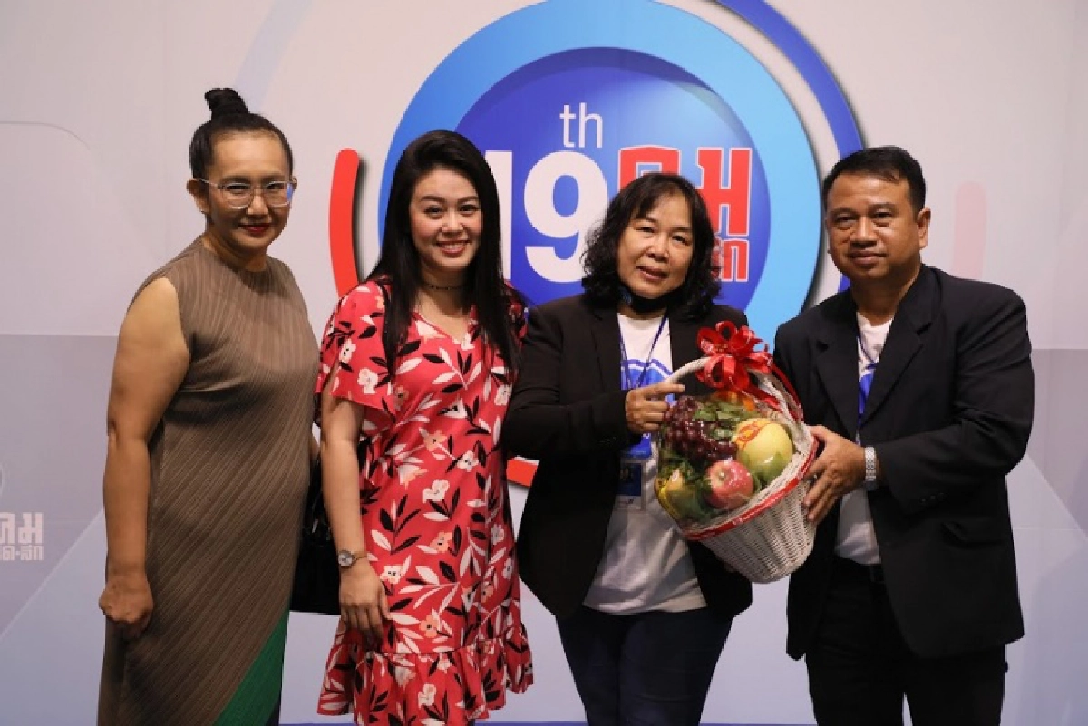 ประมวลภาพงานครบรอบ 19 ปีคมชัดลึก ศิลปินดาราตบเท้าร่วมอวยพร