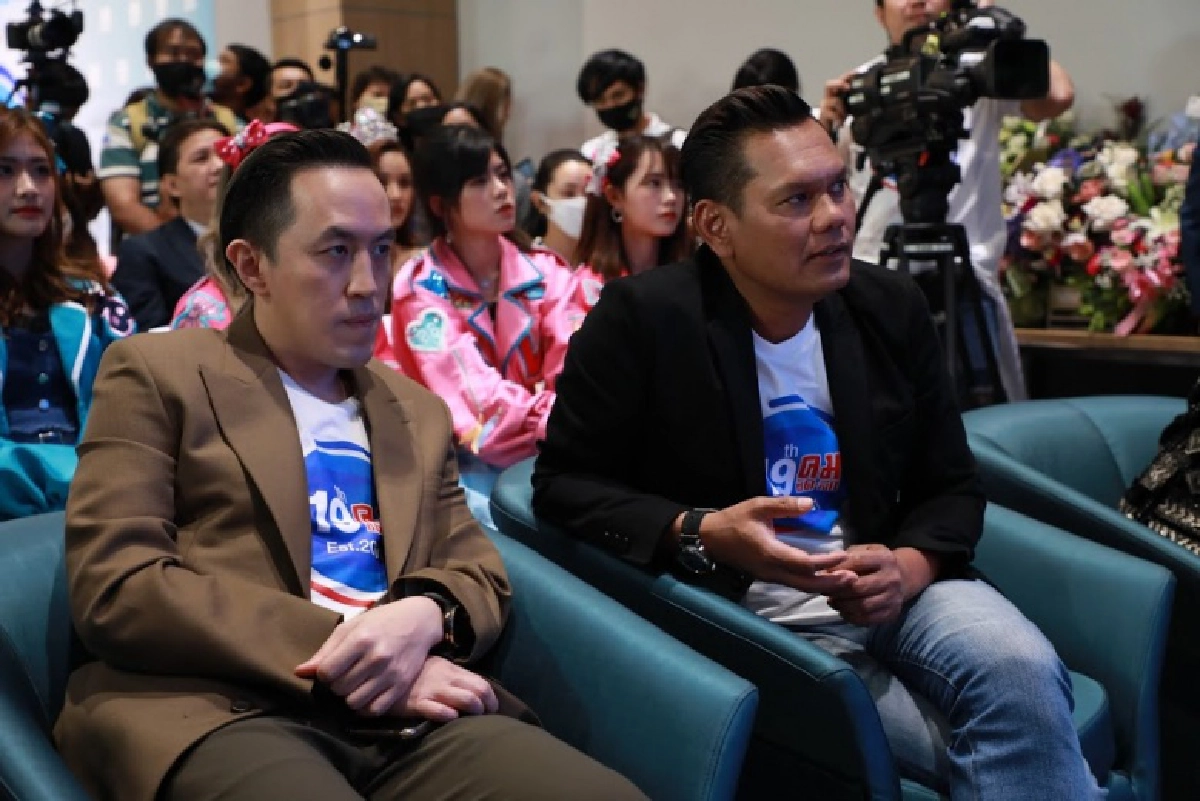 ประมวลภาพงานครบรอบ 19 ปีคมชัดลึก ศิลปินดาราตบเท้าร่วมอวยพร