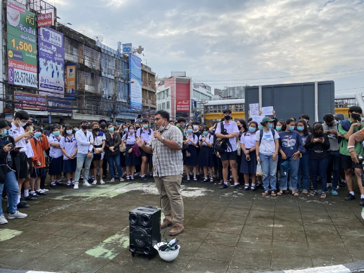 "จ่านิว" มาตามนัด #19ตุลา ที่แยกเกษตร
