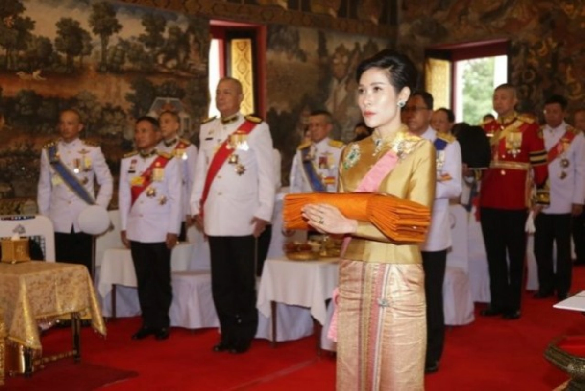 เจ้าคุณพระสินีนาฏ เป็นผู้แทนพระองค์ ถวายผ้าพระกฐิน วัดสุวรรณดาราราม