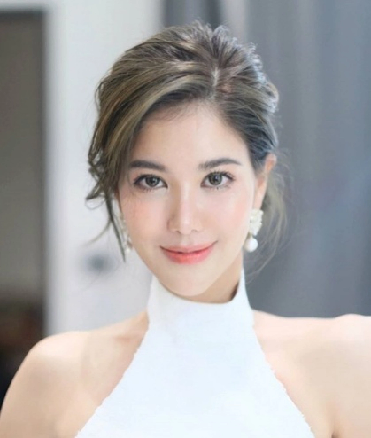 "ก้อย รัชวิน" โพสต์ภาพลองชุดเจ้าสาว สีขาวเรียบหรู เพื่อนดาราแห่คอมเมนต์ชม