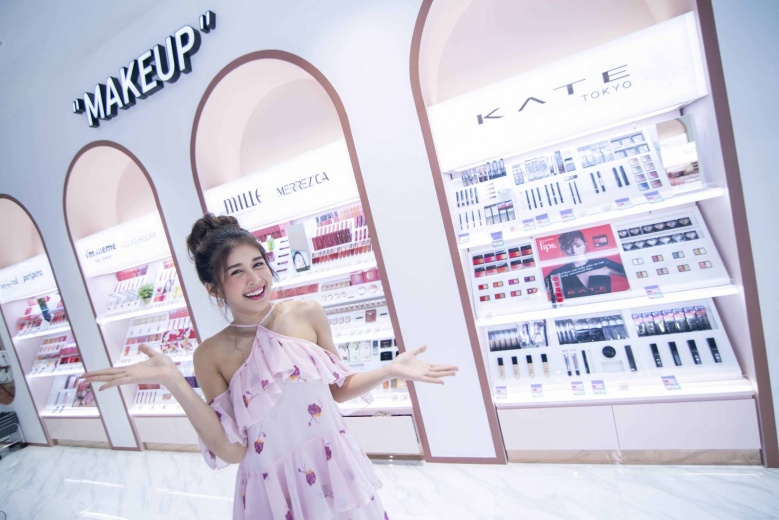 เซ็นทรัล ฟู้ด รีเทล รุกตลาดบิวตี้สโตร์ เปิด LOOKS (ลุคส์) ฟิวเจอร์พาร์ค รังสิต สแตนด์อโลนแห่งแรก