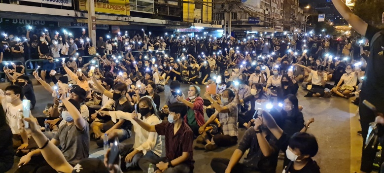 มวลชนชุมนุมดาวกระจายหลายจุดก่อนยุติชุมนุม 