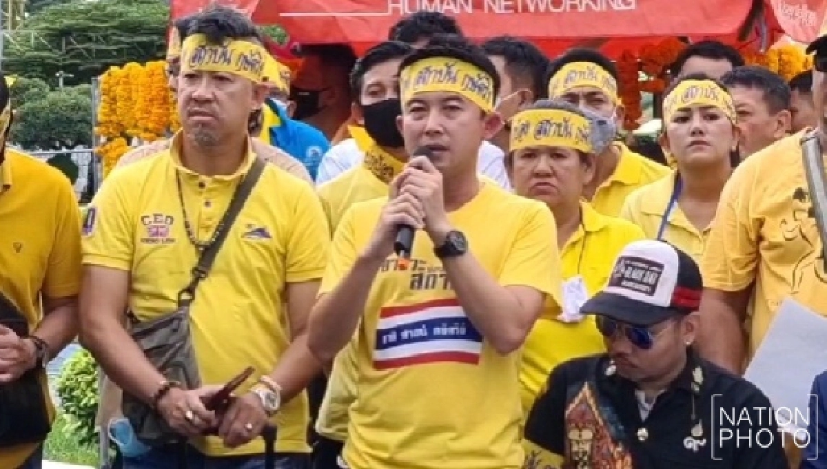 "กลุ่มอาชีวะช่วยชาติ" ปักหลักลานพ่อขุน ม.รามคำแหง 