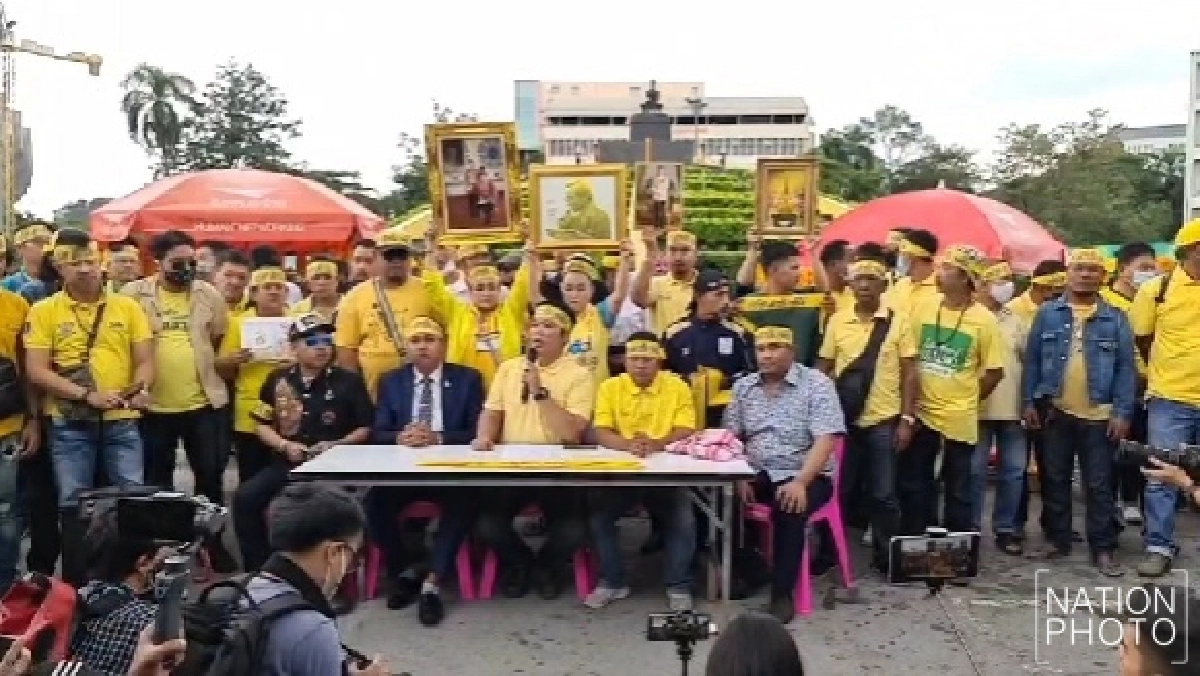 "กลุ่มอาชีวะช่วยชาติ" ปักหลักลานพ่อขุน ม.รามคำแหง 