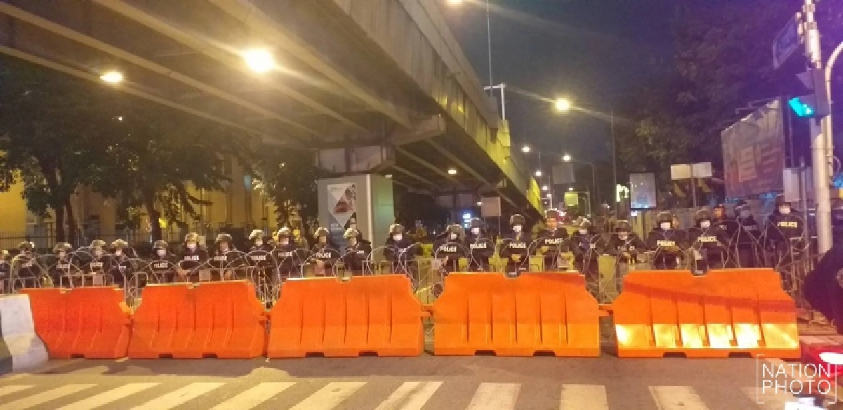 ด่วน "ม็อบคณะราษฎร" ไม่บุกเข้าทำเนียบฯ แค่ยื่นหนังสือ อ่านแถลงการณ์ 