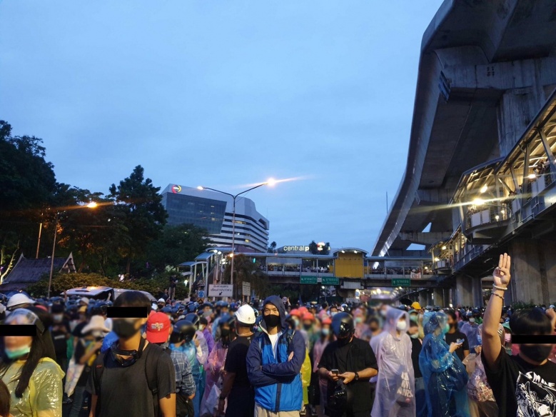 รอมา 20 ปีปฏิรูปสถาบัน 'ธง' ธนาธรไม่เปลี่ยน