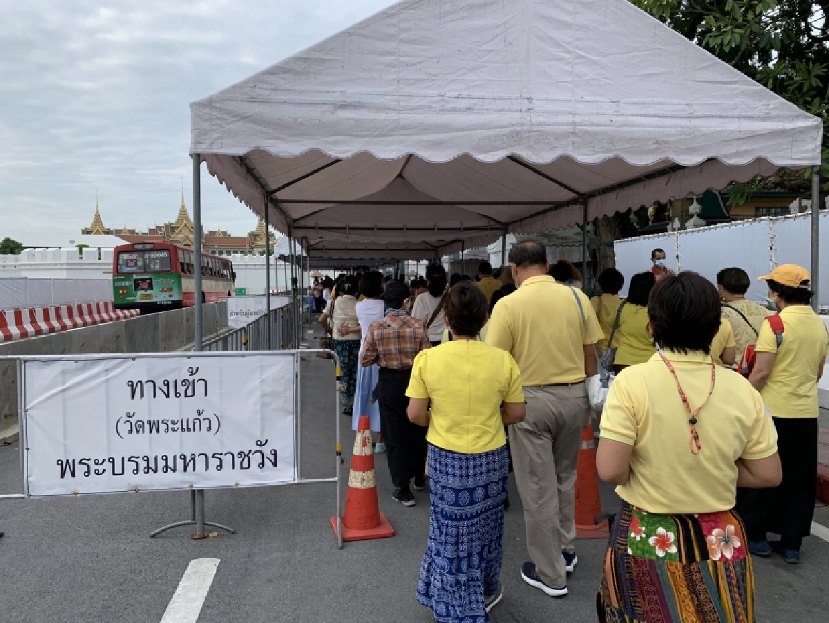ปชช.สักการะพระแก้วมรกตและถวายบังคมพระบรมรูปสมเด็จพระบูรพมหากษัตริยาธิราช เนื่องในวันปิยมหาราช